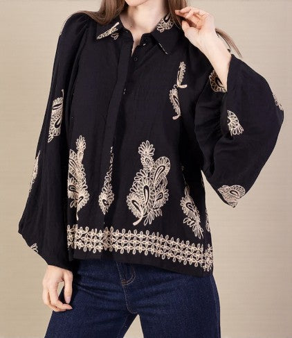 chemisier bohème chic, blouse brodée femme, chemisier noir doré, chemisier manches bouffantes, blouse bohème élégante, chemisier hipboh, blouse fluide automne, look bohème chic