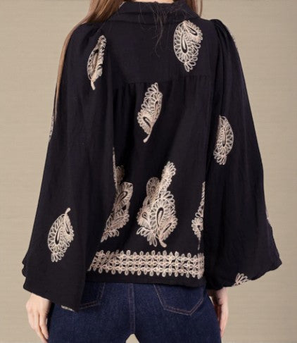 chemisier bohème chic, blouse brodée femme, chemisier noir doré, chemisier manches bouffantes, blouse bohème élégante, chemisier hipboh, blouse fluide automne, look bohème chic