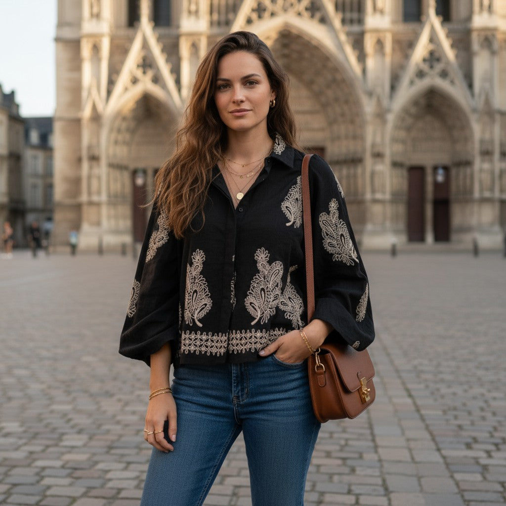 chemisier bohème chic, blouse brodée femme, chemisier noir doré, chemisier manches bouffantes, blouse bohème élégante, chemisier hipboh, blouse fluide automne, look bohème chic