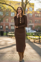 robe maille femme, robe côtelée, robe midi bohème, robe chocolat, robe noire élégante, robe ajustée femme, robe automne hiver, robe chic confortable, HipBoh, robe dorée détail bouton